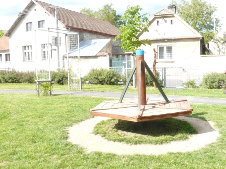 Foto herních prvků na dětském hřišti u OU 5